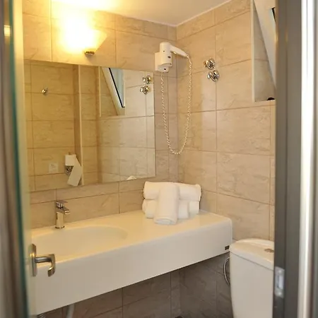 Apartmanhotel Rea 2*