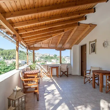 Rea 2* Megáli Ámosz