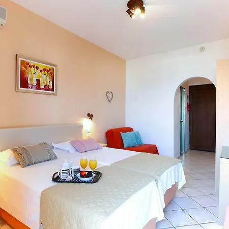 Rea 2* Megali Ammos (Skiathos)